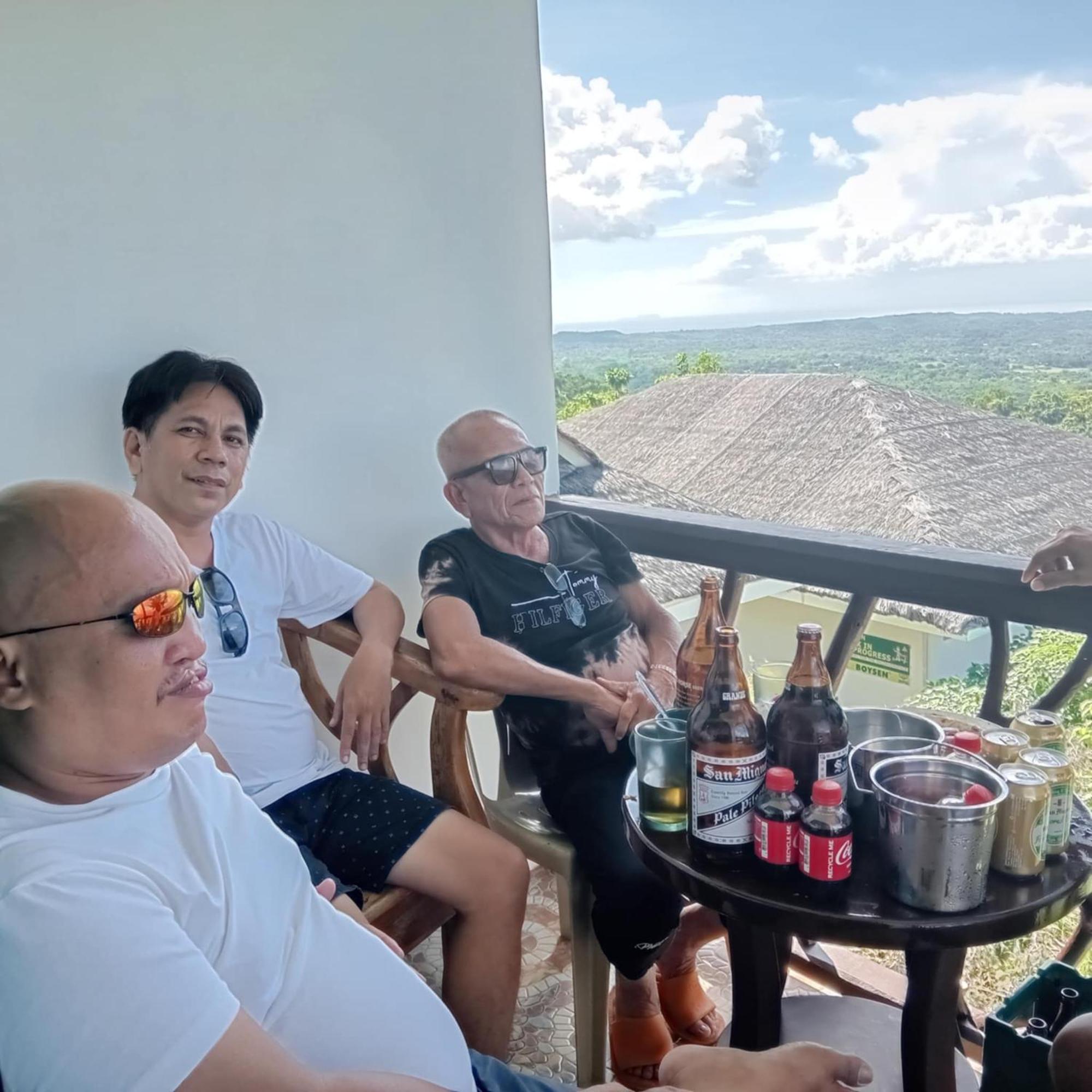 Thornton'S Sea View Cafe & Guesthouse Siquijor Esterno foto